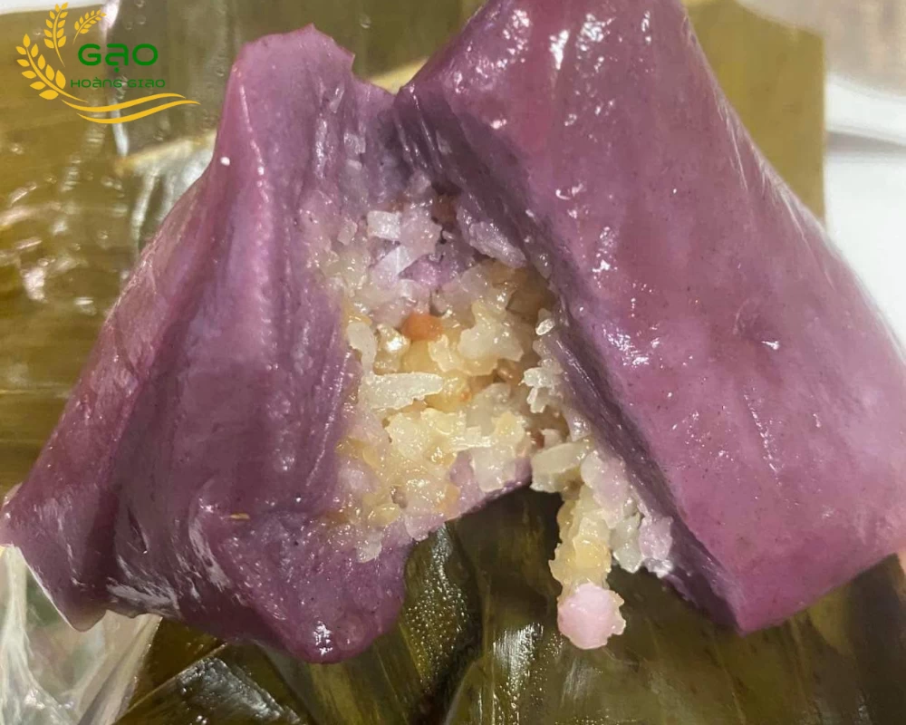 Bánh ít lá gai màu tím nhân dừa và đậu xanh