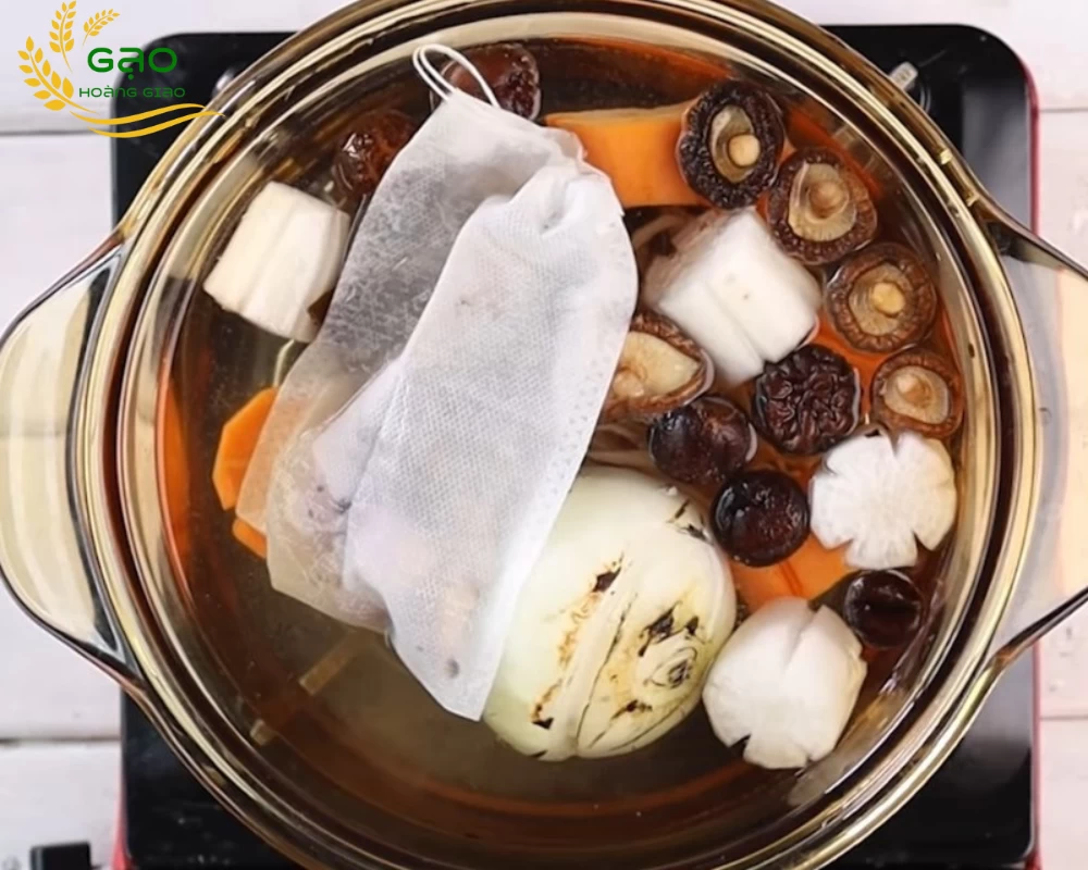Tiến hành nấu nồi nước lèo