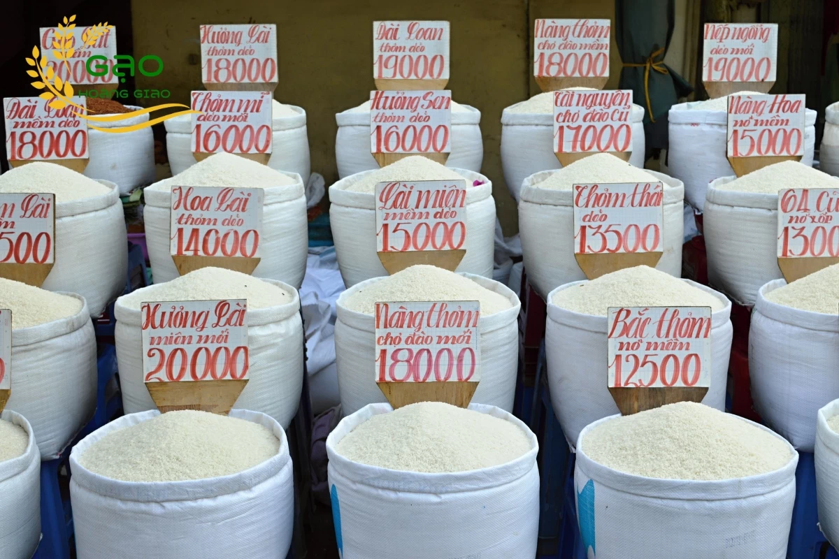 Gạo được phân chia, trưng bày theo từng loại