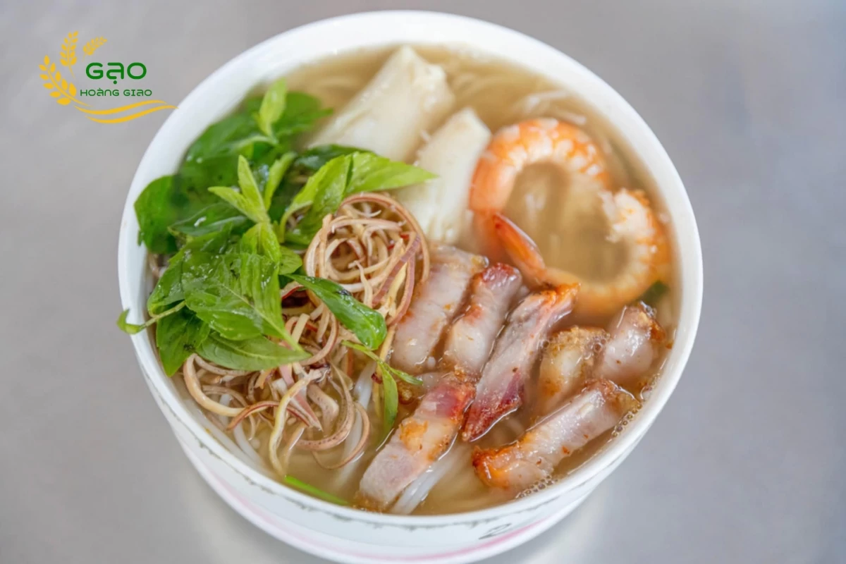 Món bún gạo nấu nước lèo