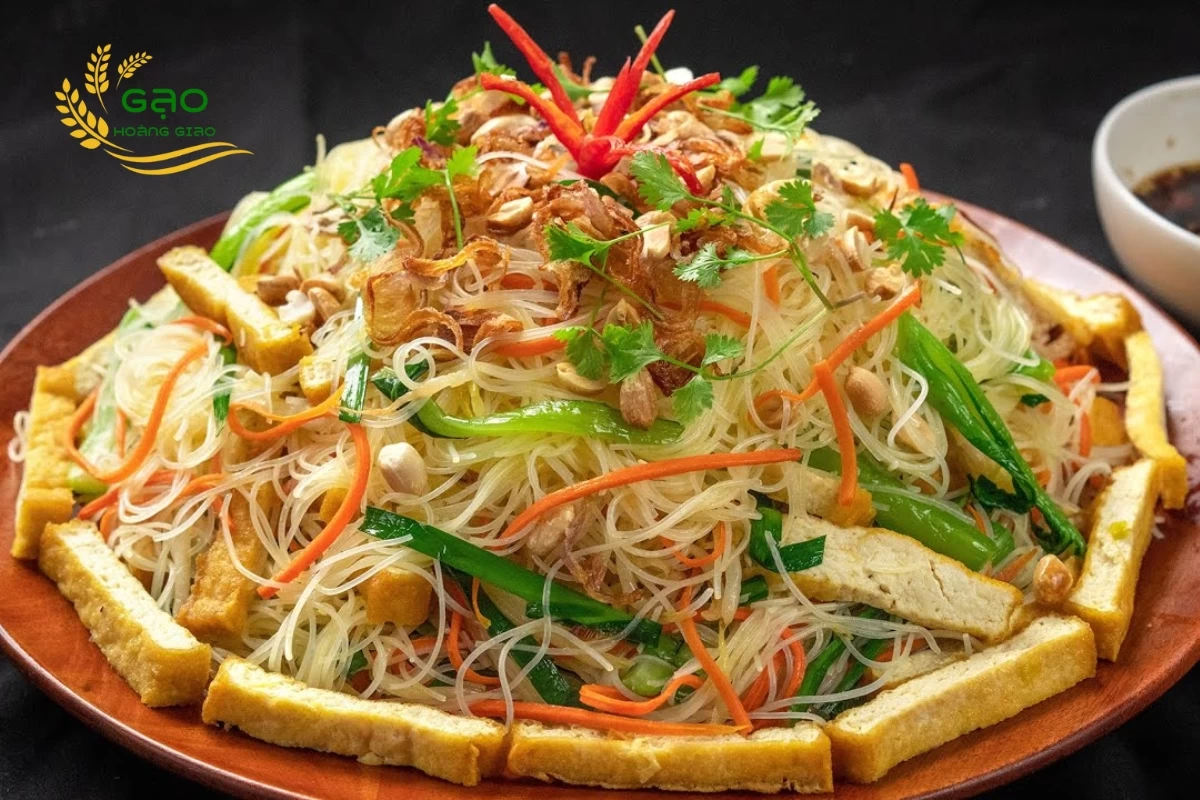 Món bún gạo xào gà