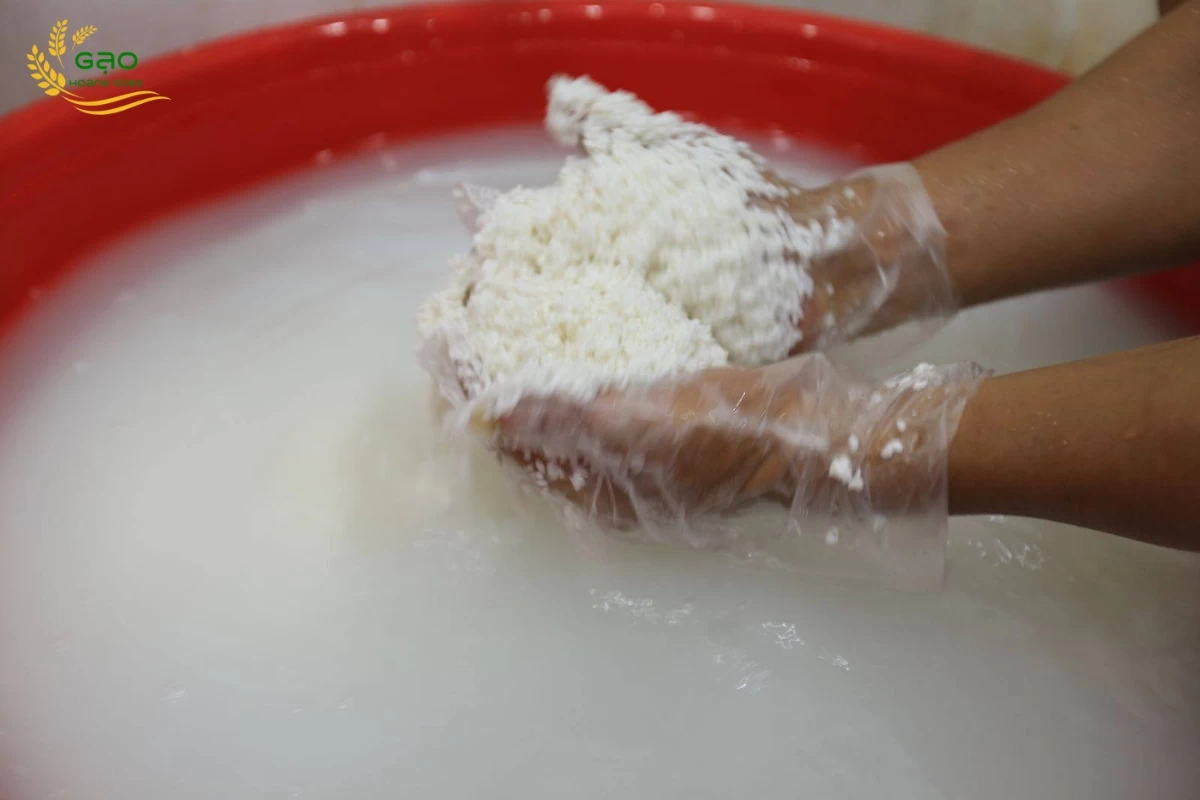 Ngâm gạo trong khoảng 4 tiếng hơn