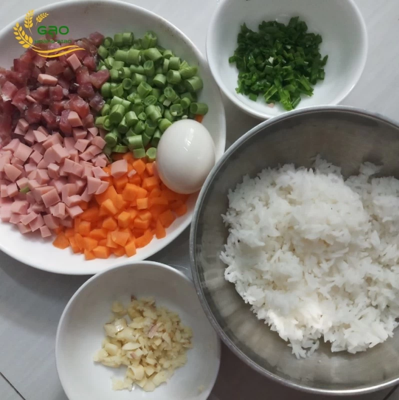 Cách làm cơm chiên Dương Châu - bước 1 sơ chế