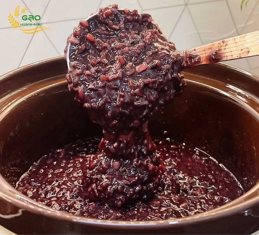 Nếp cẩm được nấu chín