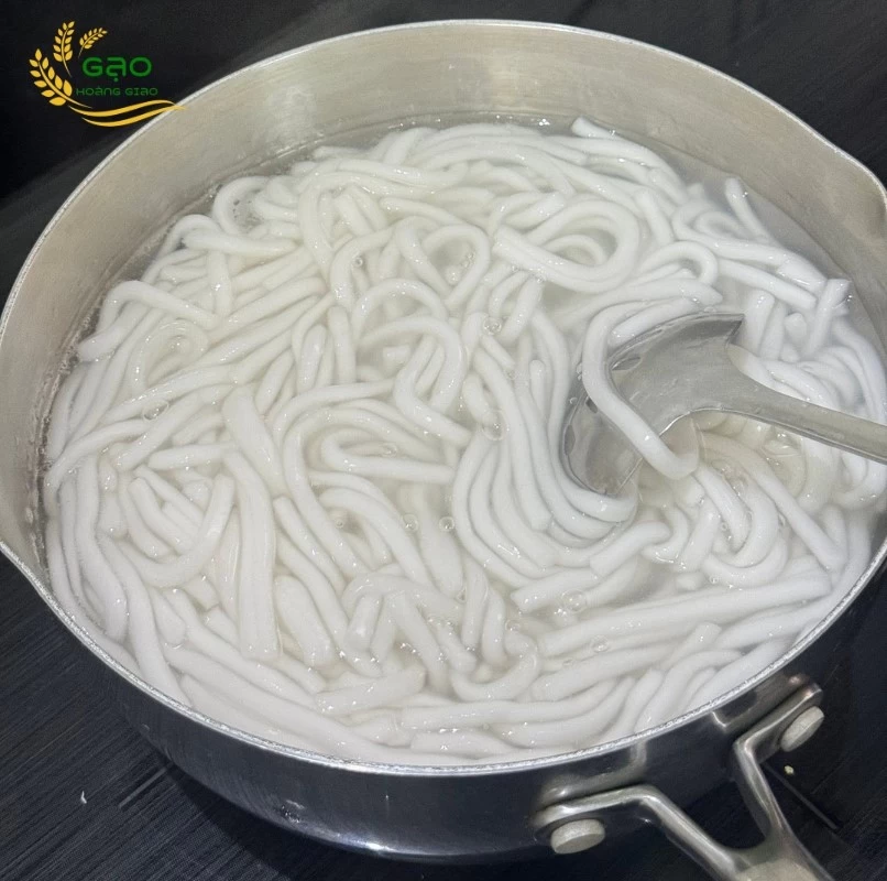 Luộc sợi bánh canh