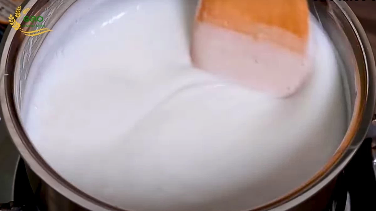 Nấu nước cốt dừa