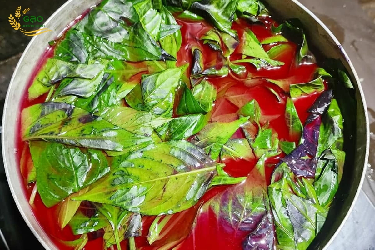 Nấu nước lá cẩm