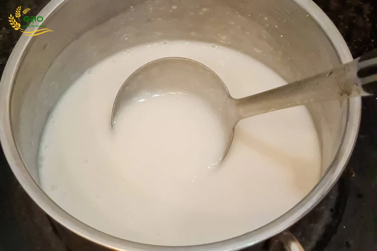 Pha hỗn hợp nước cốt dừa