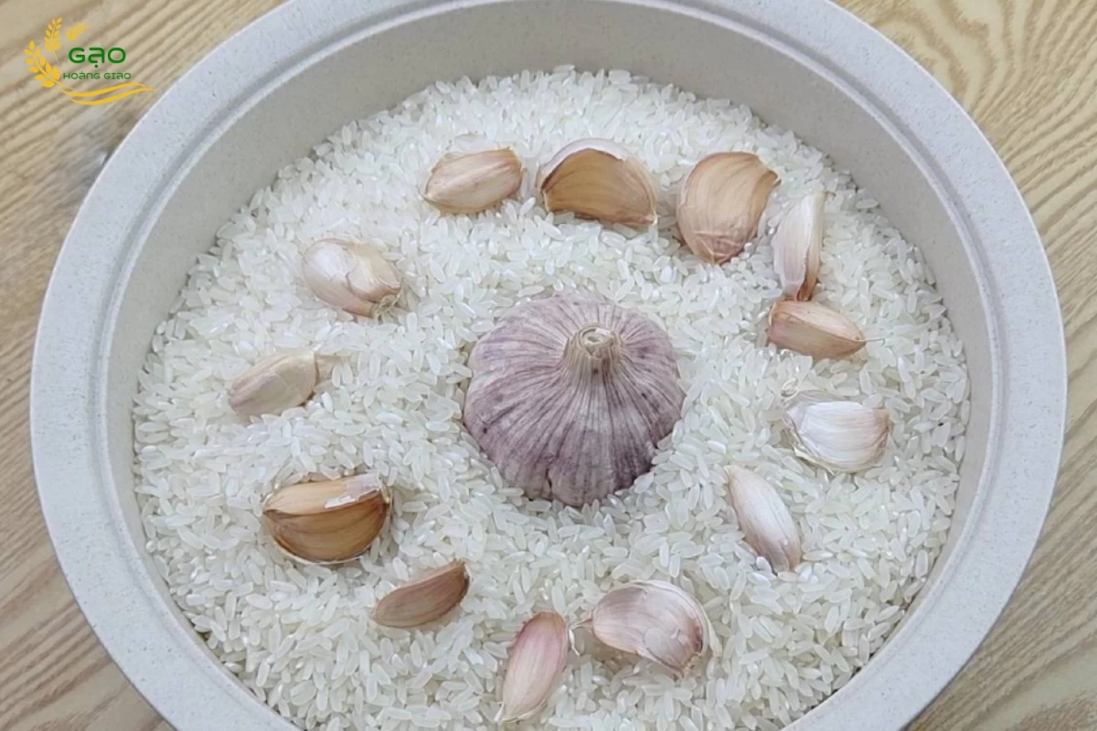 Cách trị mọt gạo bằng tỏi