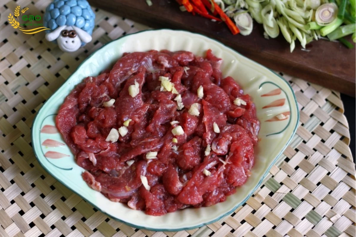 Ướp thịt bò khoảng 15 - 20 phút